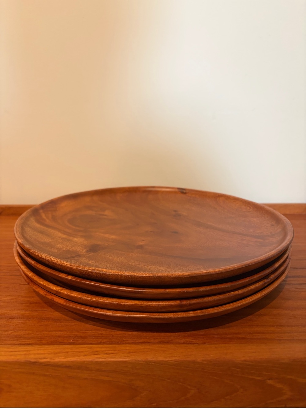 Set of 4 Wooden Dinner Plates in Rich Brown